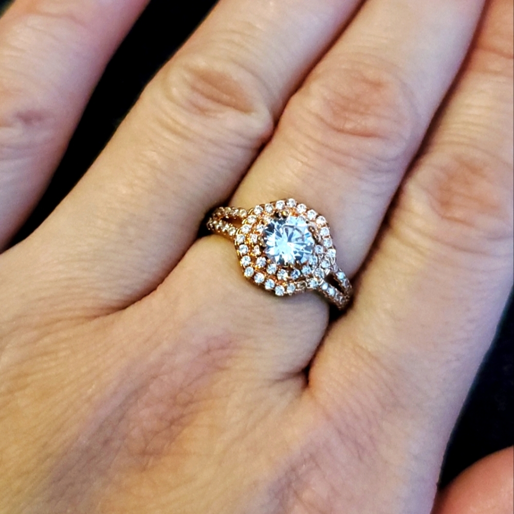 COPY - 10/$30 🤍💍 NWOT RoseGold on Silver ring with centre stone and halo